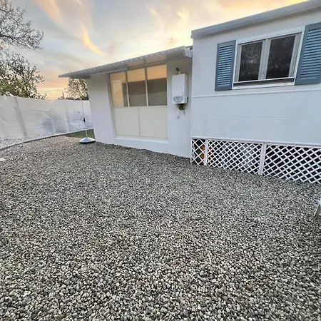 בית נופש Little White House