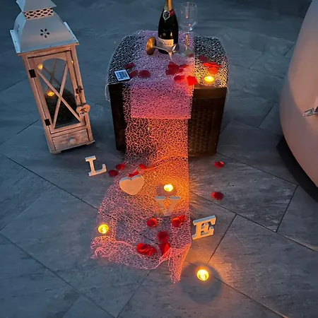 بيت للعطل Little White House *