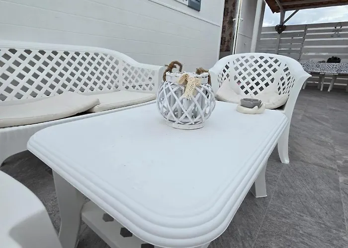 بيت للعطل Little White House