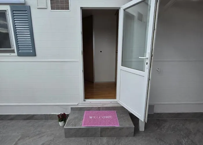 بيت للعطل Little White House