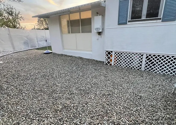 بيت للعطل Little White House